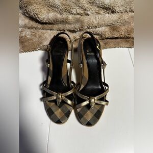 BURBERRY Size 38 Nova Check Gold Leather Jute Trim Wedge Sandal Women's 7.5